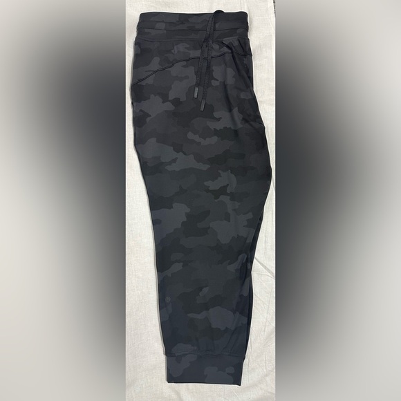 New Lululemon Ready to Rulu Jogger Crop !!! - Picture 5 of 10
